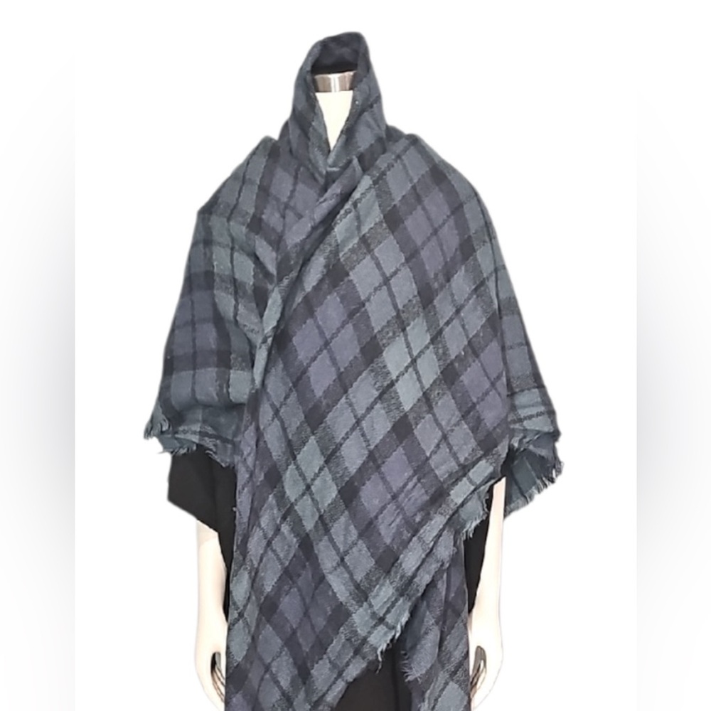 💚 Aerie Blue and Black Plaid Blanket Scarf